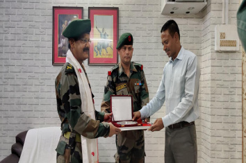 Major General Bhaskar Kalita meets Sri Nabadeep Pathak, DC,Bongaigaon on 1st July,2022 in his office chamber. The Deputy Commissioner welcomed him with Bouquet and Assamese Gamocha and Sharai. The Major General also greets the Deputy Commissioner with a memento.Sri Bhaskar Das, DDC was also present at that time with the Deputy Commissioner.