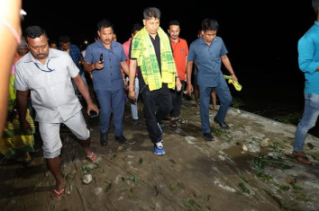 Sjt. Pijush Hazarika, Minister, Irrigation of Bongaigaon visited Flood Affected Area on 18-06-2022