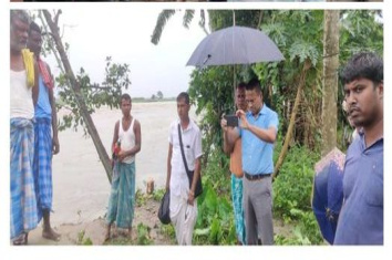 Sjt. Nabadeep Pathak, ACS, Deputy Commissioner, Bongaigaon visited Flood Affected Area